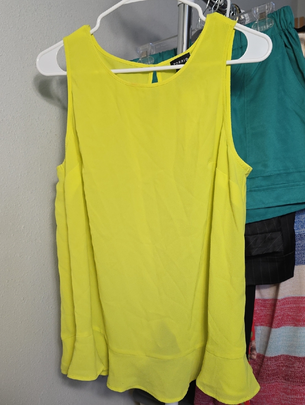 TORRID SLEEVELESS CHARTREUSE  TOP NWT